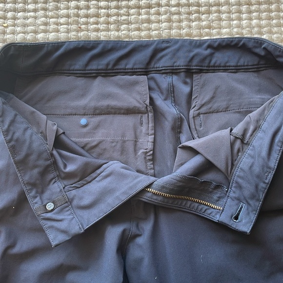 Lululemon Men’s Commission pants Navy 32 waist - Picture 3 of 6